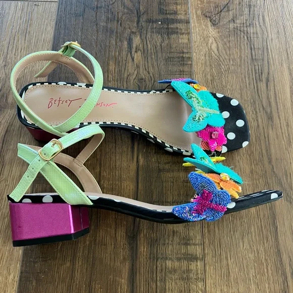 Betsy Johnson like new  Polka Dot Heels with Vibrant Butterfly Accents - Picture 4 of 11